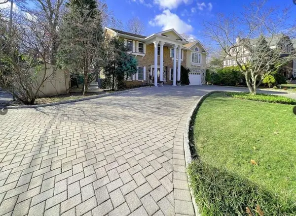 110 Wadsworth Rd, Staten Island, NY 10305