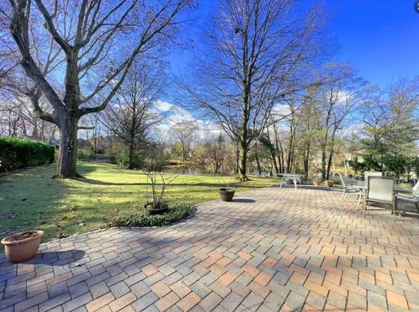 110 Wadsworth Rd, Staten Island, NY 10305