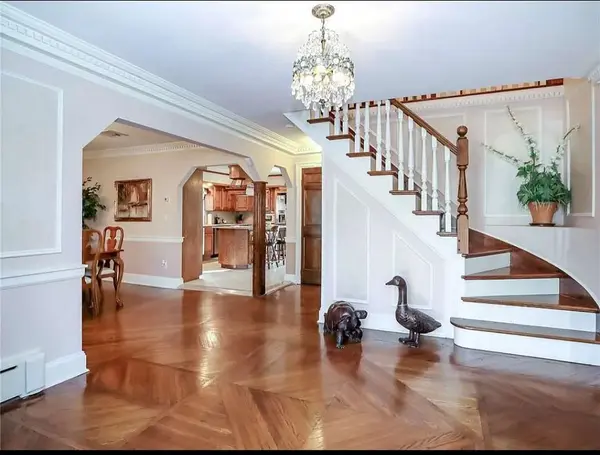 110 Wadsworth Rd, Staten Island, NY 10305