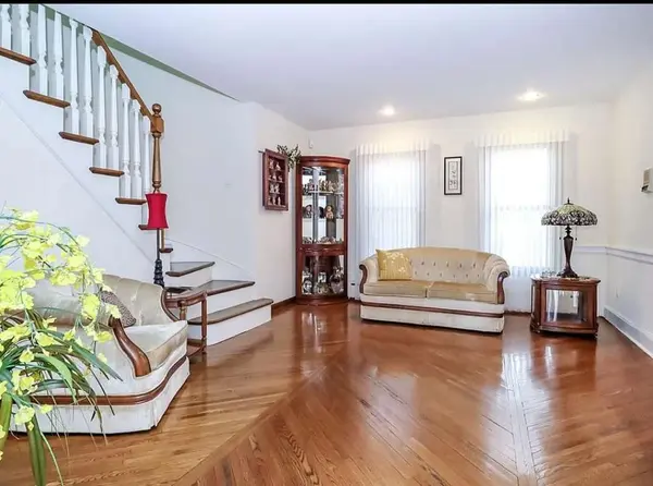 110 Wadsworth Rd, Staten Island, NY 10305