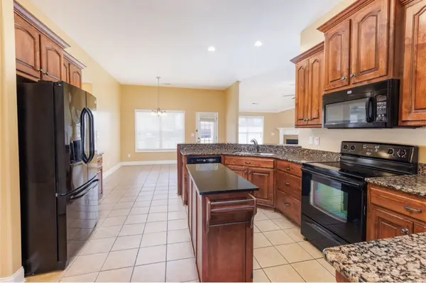 Glenfield Ct, Huntsville, AL 35811-7302