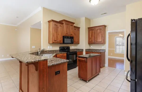 Glenfield Ct, Huntsville, AL 35811-7302