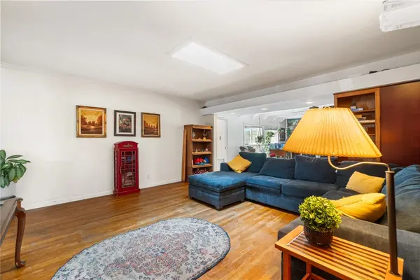 Senasac Ave, Long Beach, CA 90808-2136