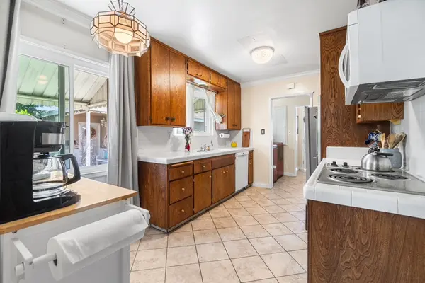 Senasac Ave, Long Beach, CA 90808-2136