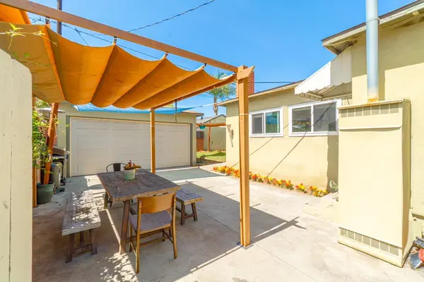 Senasac Ave, Long Beach, CA 90808-2136