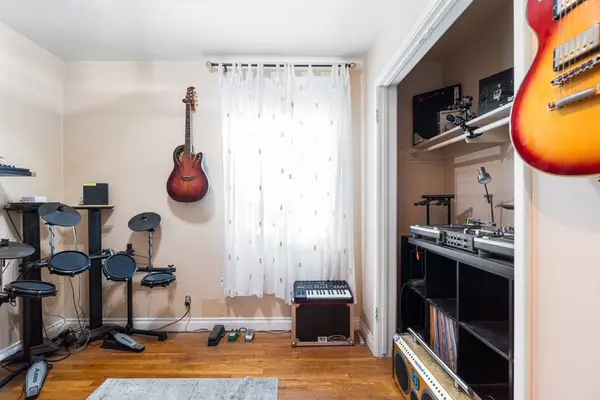 Senasac Ave, Long Beach, CA 90808-2136