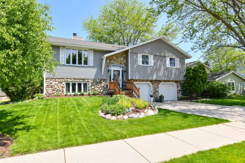 West Bend, WI 53090-1784,1914 Hollow Cir