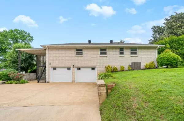 Hendersonville, TN 37075-4229,112 Hickory Heights Dr