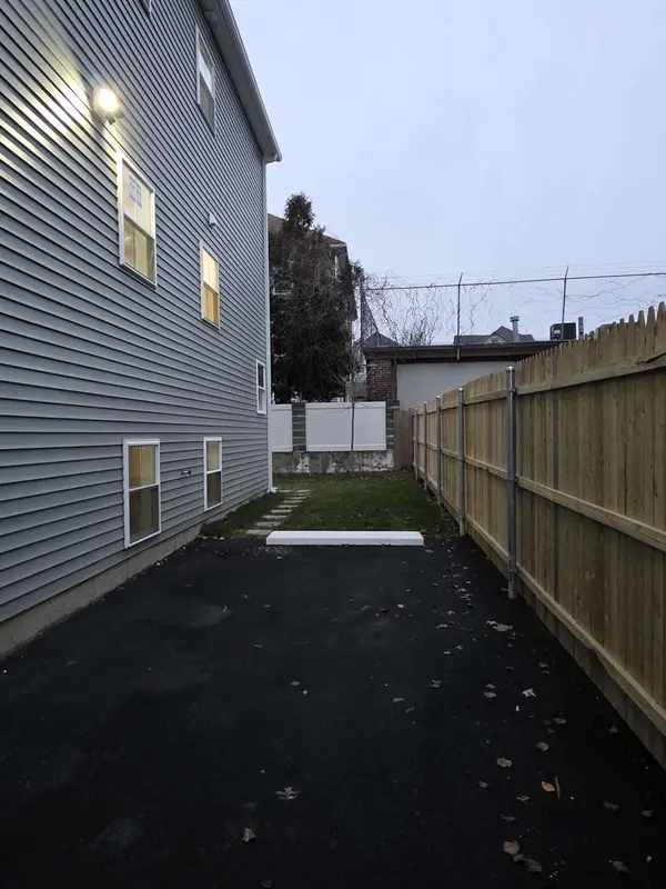 Dunford St #2nd Floor, Providence, RI 02909