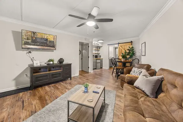 306 Baskins Creek Rd, Gatlinburg, TN 37738-3504