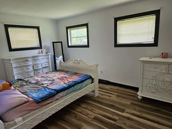 715 Marbury Rd, Tullahoma, TN 37388-2195