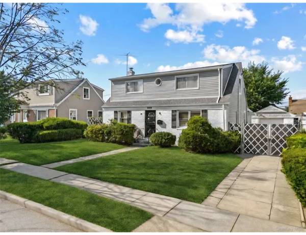 1588 Woodstock St, Elmont, NY 11003-4503