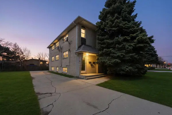 4552 Prescott Ave, Lyons, IL 60534-2156