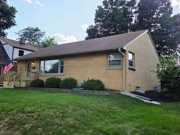 2527 S 82nd St, West Allis, WI 53219-2420