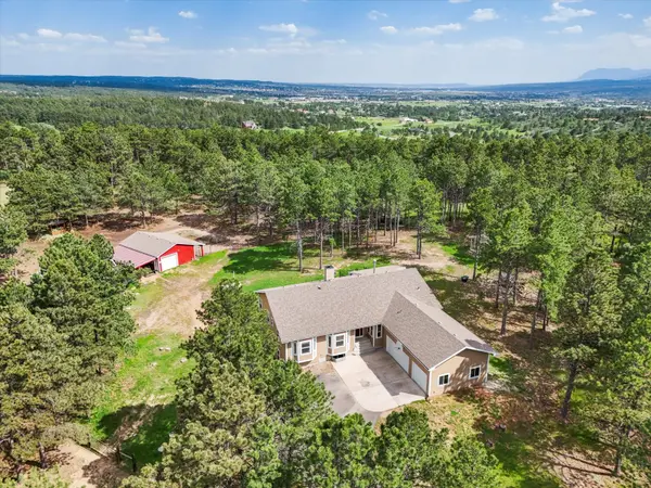 Ready to fall in love with your next home? 🏡✨ Discover 20125 Indi DR in Monument, CO – a dream property with stunning views, barn, shed, and modern comforts! Imagine cozy nights, vibrant mornings, and endless memories.  5/4/3 on 5 acres DM me for details!!
#MonumentCO #DreamHome #HouseGoals #RealEstateFinds