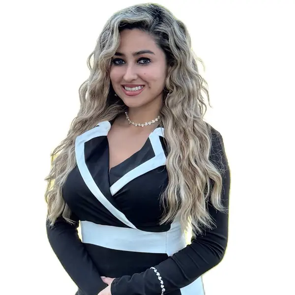 Emily Avila Flores