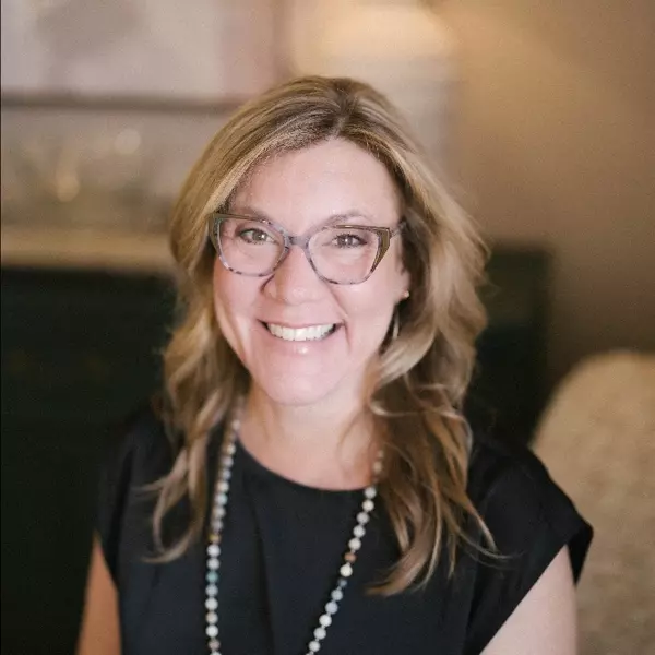 Laura Tanis - Team & Transaction Manager