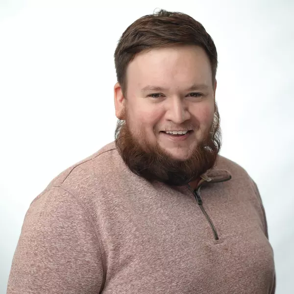 Dylan Donovall, Salesperson