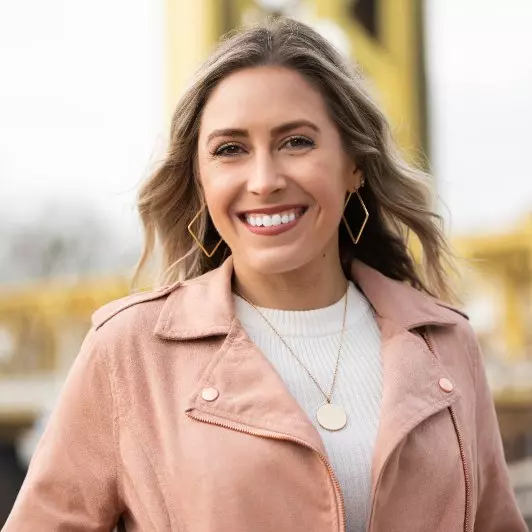 Nicolette Arstingstall