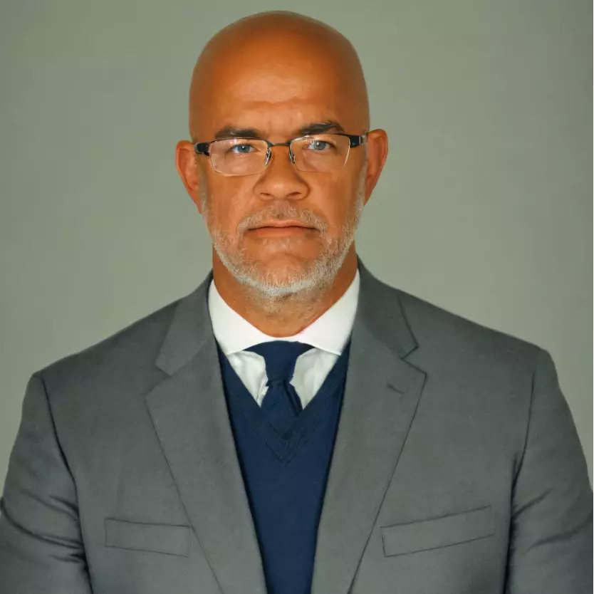 Victor Maduro Flores