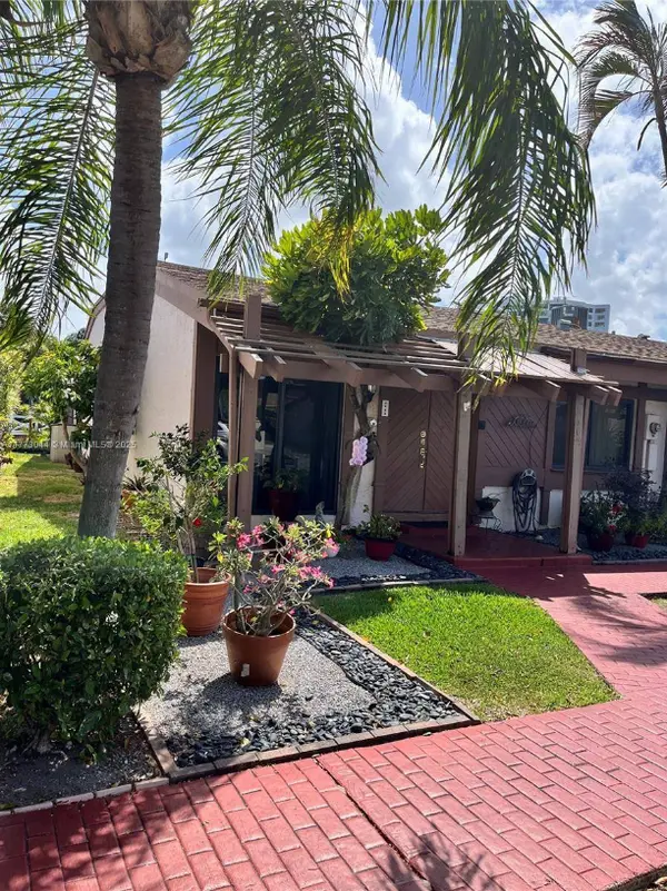 2669 S Parkview Dr, Hallandale Beach, FL 33009
Take a look at this awesome space: https://www.threeislandsspecialist.com/d8rbylgc