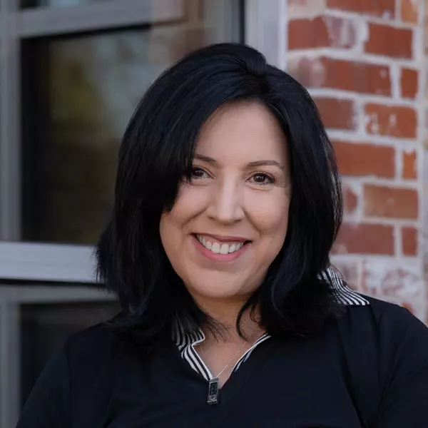 Lissette Leon Cring
