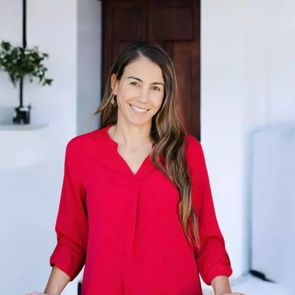 Nicole Phillips