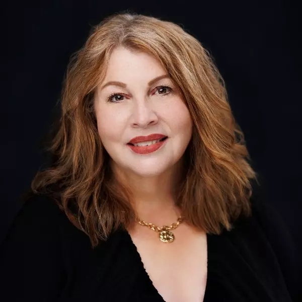 Melanie Adams