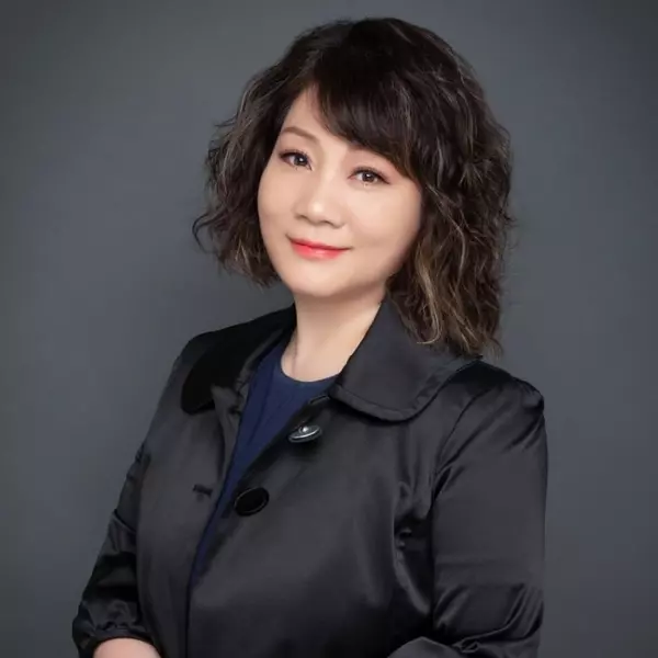 Crystal Li