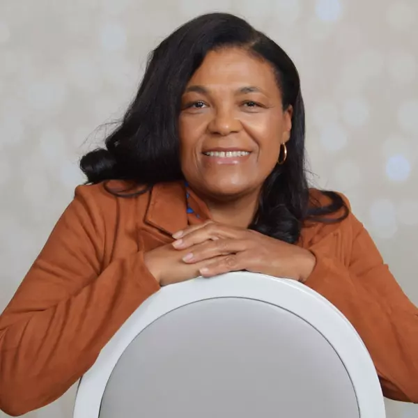 Lynn Carr-Hawkes