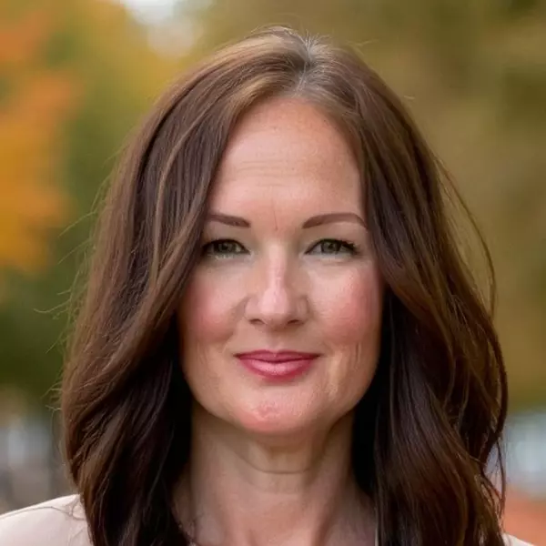 Sarah Stinnett- Agent