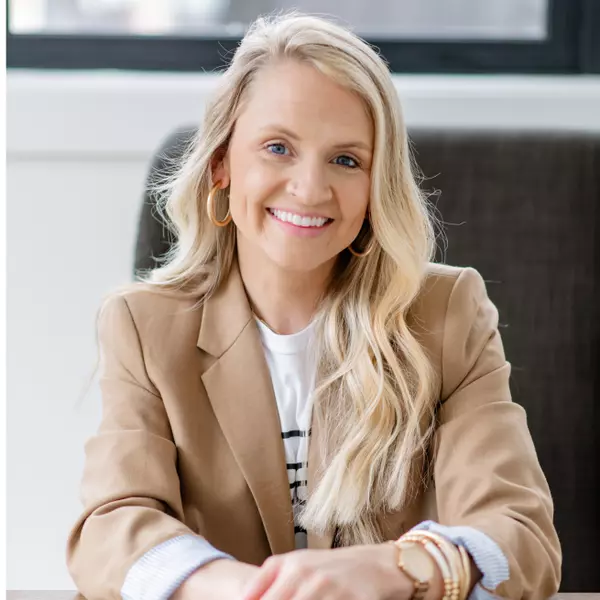 Kelli Holt