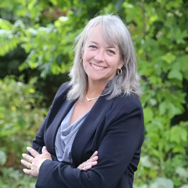 Kim Arscott | HYBRID REAL ESTATE