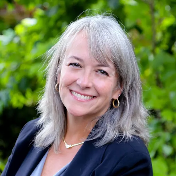 Kim Arscott | HYBRID REAL ESTATE