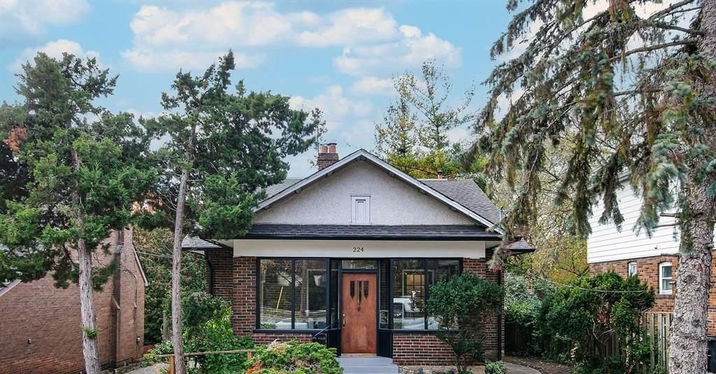 224 Ellis Avenue, a detached brick bungalow in High Park-Swansea, Toronto