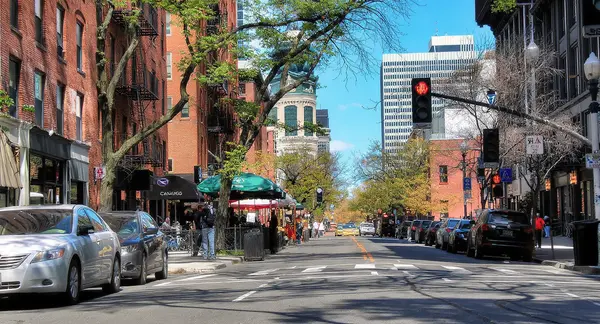 feature image of Chicago Real Estate Investment Guide: Best Areas for Rental Properties in 2025