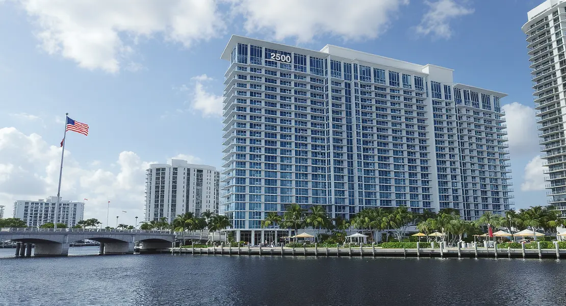 2500 Inverrary Club Apartments