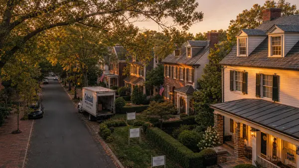 🏡 Ambler, PA is moving FAST — homes are selling in just 5 days! With 62 pending sales & a median list price of $774,950, demand is real.
Buyers: get pre-approved now or miss out.
#AmblerPA #RealEstate