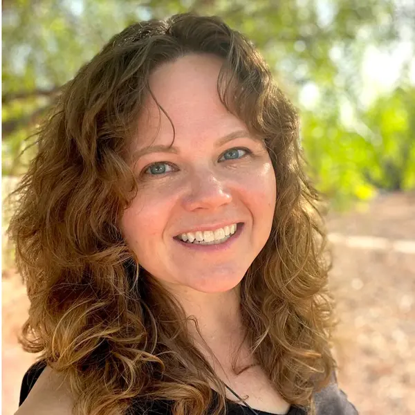 Lindsey Claar Smith