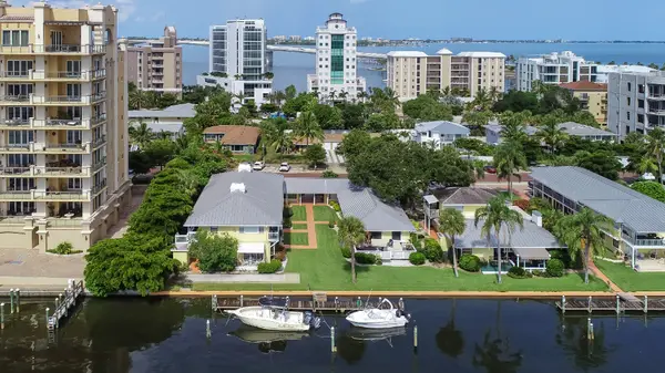 Pier 550: Waterfront Condos, Amenities and Downtown Access