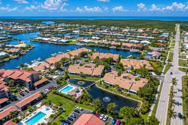 Mariners Cove: Waterfront Condo Living for Boating Enthusiasts