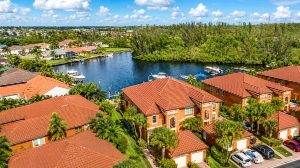 Mondovi Bay Villas: Waterfront Villa Living in Punta Gorda Isles