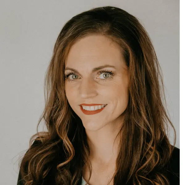 Lynsey Applegate