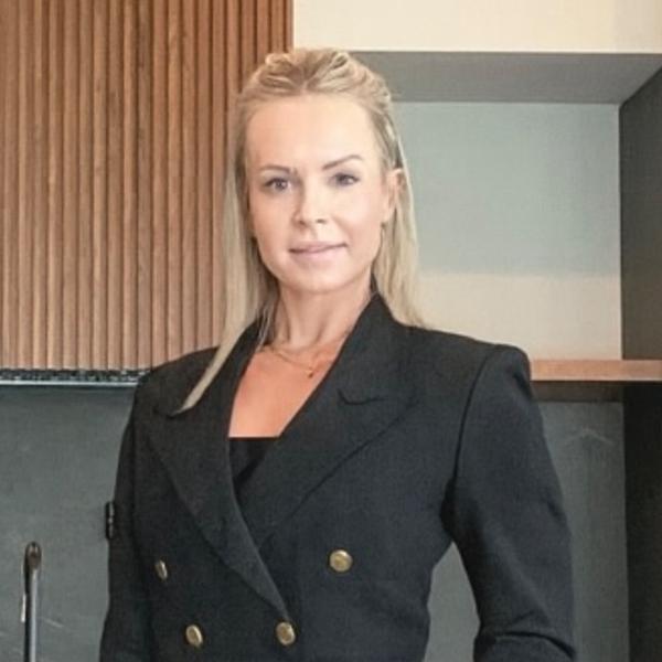 Amanda Barton