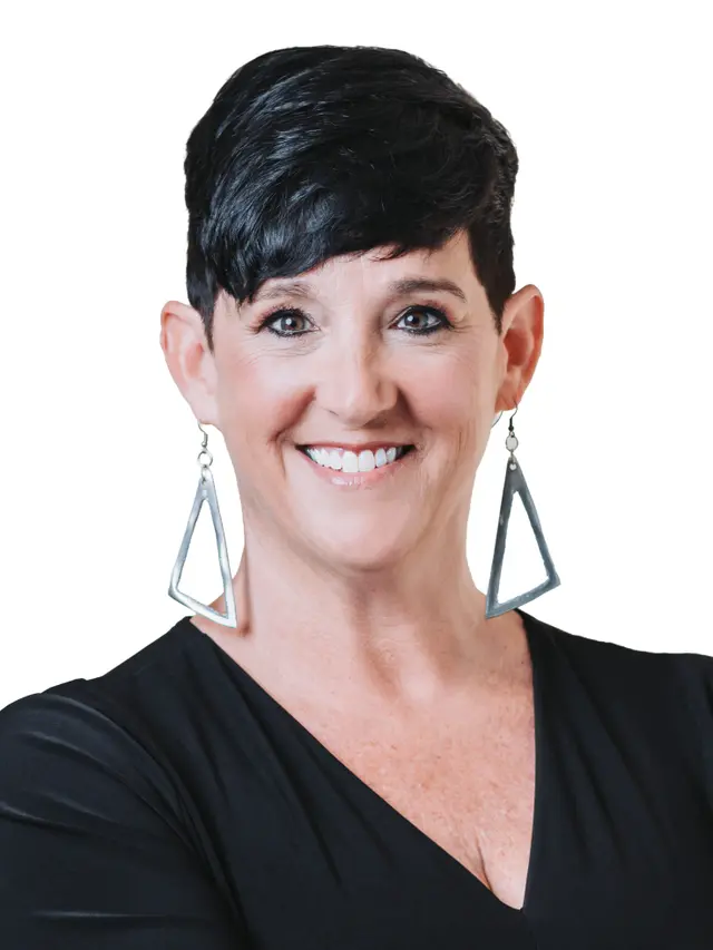 Tana Showalter, Broker/Owner of Rogue Realty
