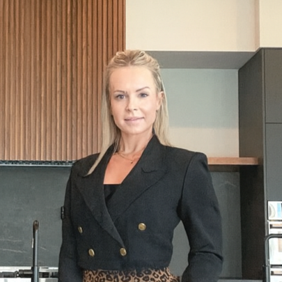 Amanda Barton
