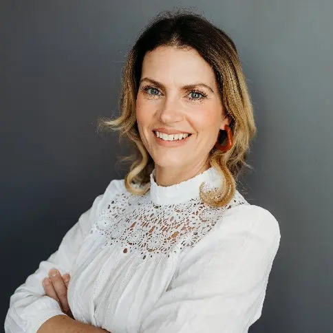 Alyssa MacLeod